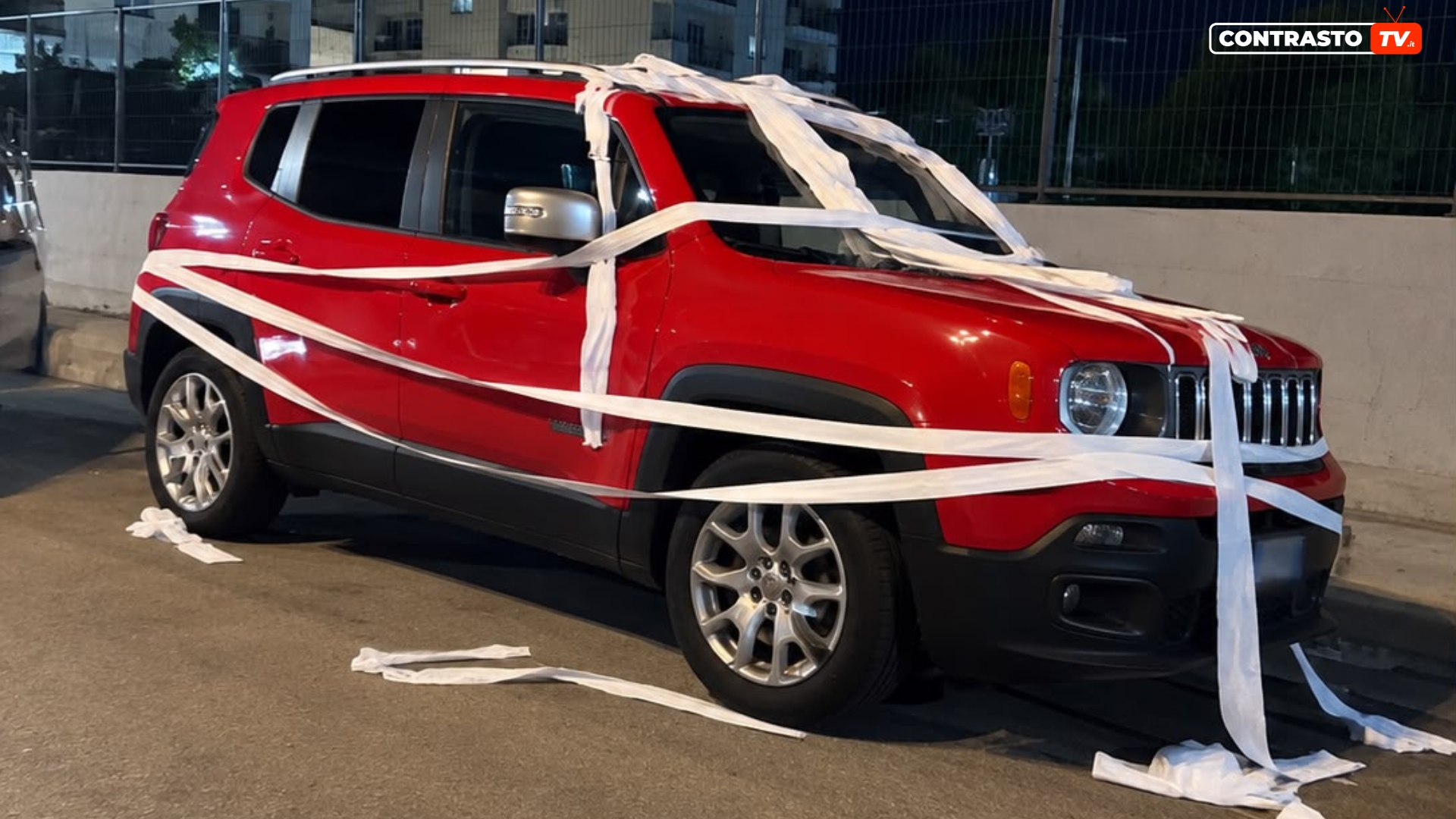 Aversa, la zona della movida si sveglia tra carta igienica e degrado 1 1 4