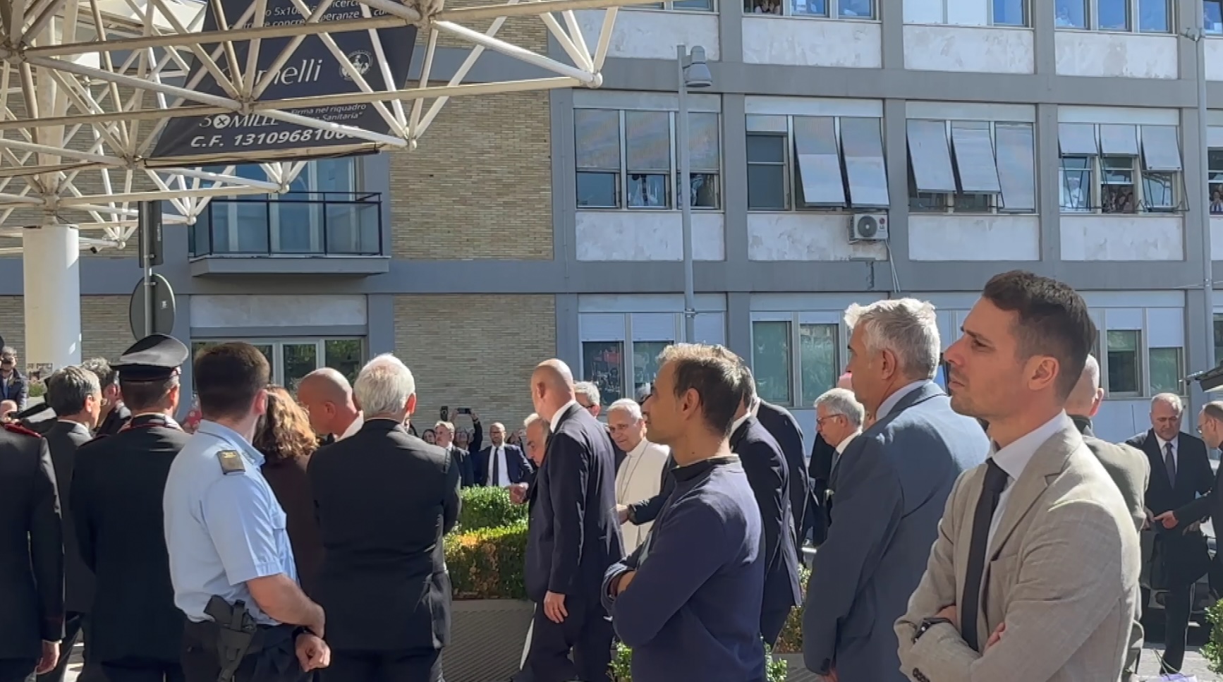 Papa Leone XIV è arrivato al Policlinico Gemelli 1 1 2