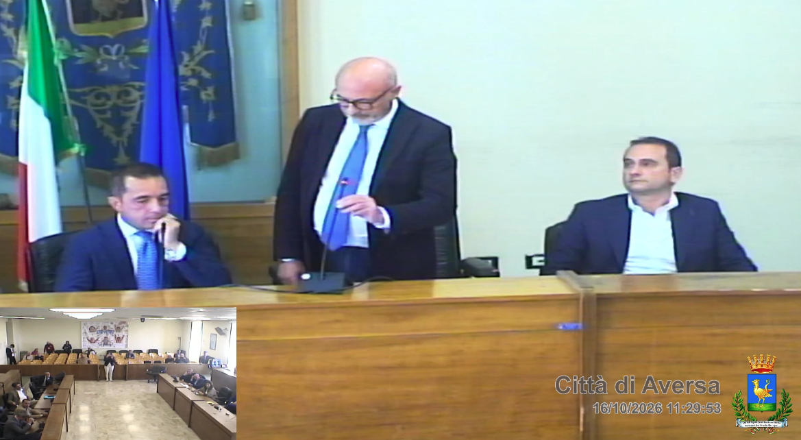 Aversa, il sindaco lascia l’aula e salta il Consiglio sul PUC 1 Screenshot 2026 10 16 alle 13.24.57